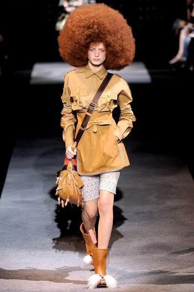 Look 18
